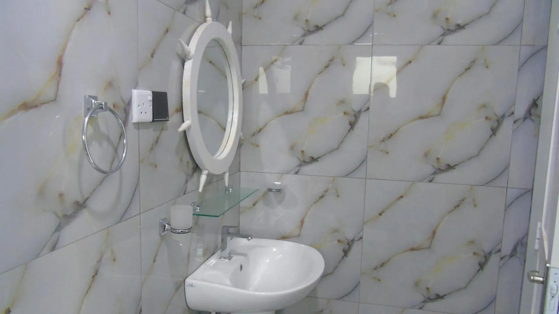 Ro Rich Hotel نيجومبو 0*,